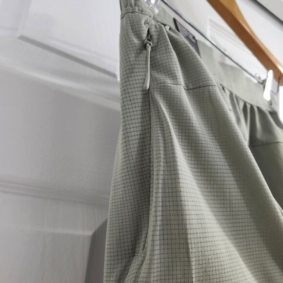 ❤️NWT❤️ Adidas Men's Silver Shorts - Picture 12 of 14